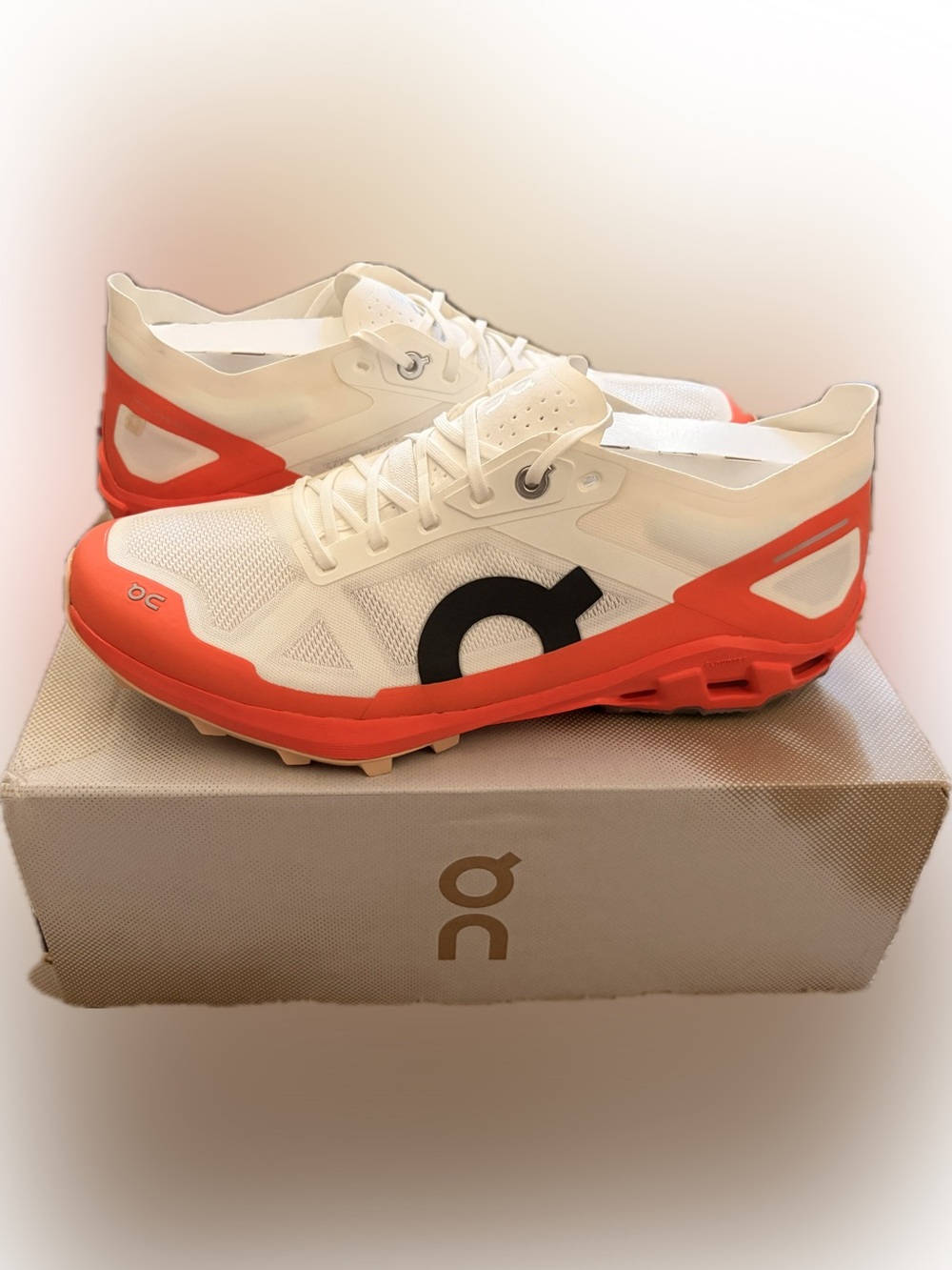 NWB On Running Women's White and Orange Athletic Shoes W9 M7.5